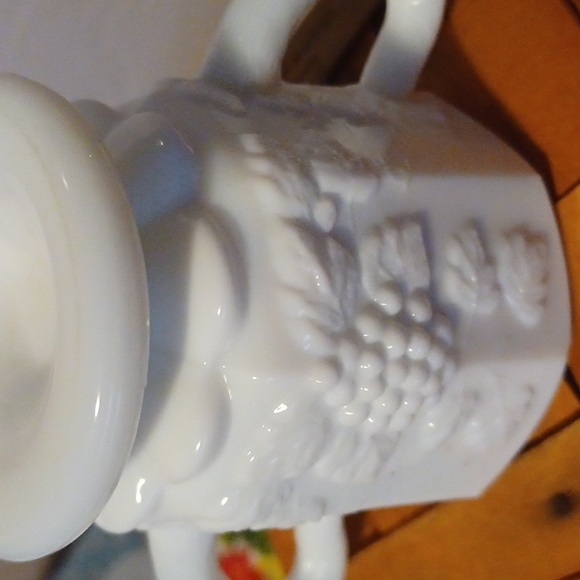 Vintage Westmoreland Sugar and Creamer Set - Picture 5 of 7